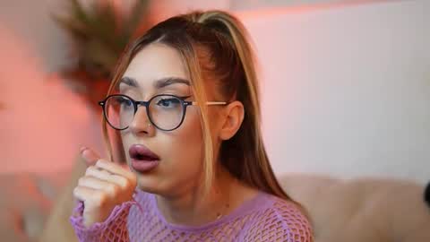 Snapshot of aileenaxa chatting on November 12, 2025, 7:35 pm Aileen online show from November 12, 2025, 7:35 pm