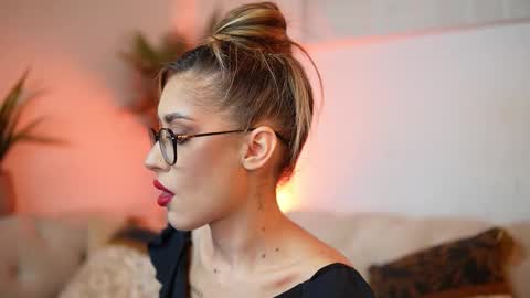  Aileen  online show from December 2, 2025, 8:04 pm