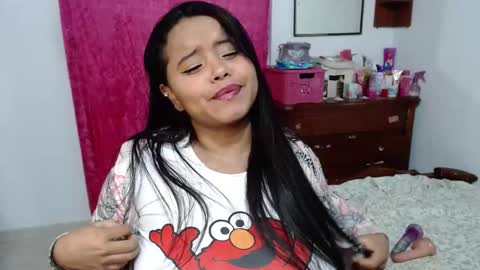 Snapshot of ainara__stone chatting on December 31, 2024, 5:44 am AINARA LIZ online show from December 31, 2024, 5:44 am
