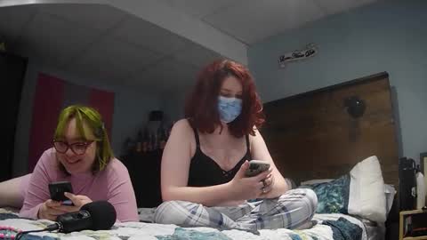 The Moxs whore online show from April 19, 2026, 6:02 am