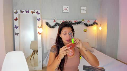 aishawild online show from December 6, 2024, 12:27 pm