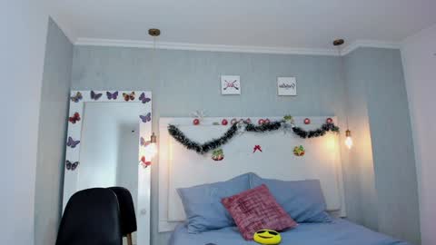 aishawild online show from December 16, 2024, 12:27 pm