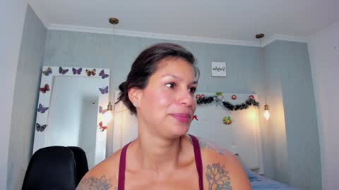 aishawild online show from December 16, 2024, 3:32 pm