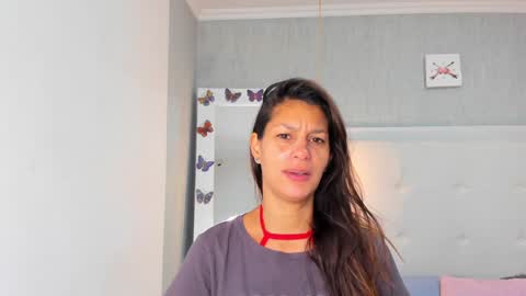 aishawild online show from February 5, 2025, 12:27 pm
