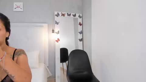 aishawild online show from September 9, 2025, 12:59 pm