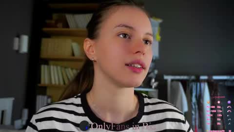 Aliza online show from November 26, 2025, 1:39 am