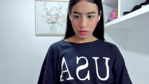 Snapshot of aitana05 chatting on October 3, 2025, 10:01 am VALENTINA independent online show from October 3, 2025, 10:01 am