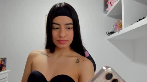 Snapshot of aitana05 chatting on November 17, 2025, 2:28 am VALENTINA independent online show from November 17, 2025, 2:28 am