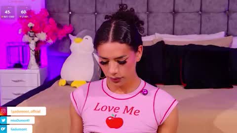 Queen Dumont   online show from February 20, 2026, 1:35 am