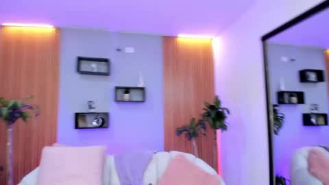 Snapshot of aixa_charless chatting on September 17, 2025, 12:18 pm Aixa online show from September 17, 2025, 12:18 pm
