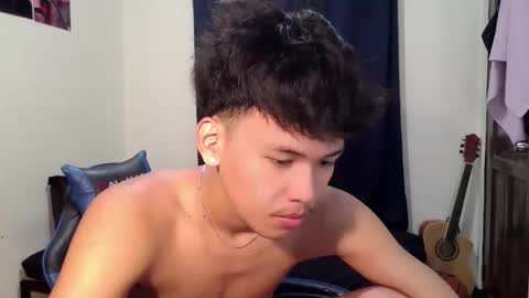 aj_daksxx online show from May 7, 2026, 7:14 am