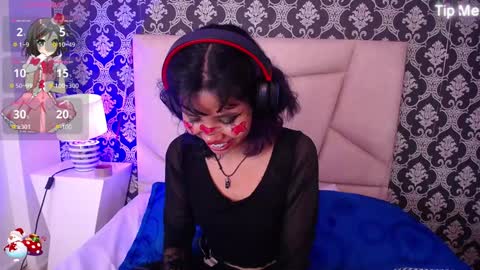 A K A N E  U W U online show from December 4, 2024, 3:32 pm