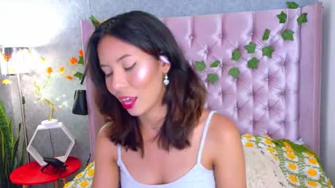 A K A N E  U W U online show from November 20, 2025, 5:12 pm