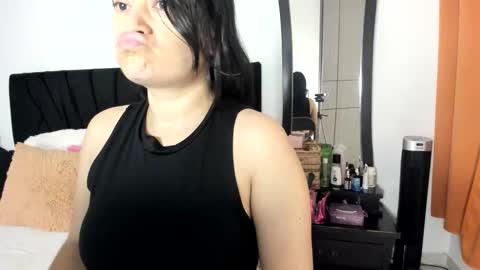 Snapshot of akanekihm chatting on May 16, 2026, 10:01 am MIRANDA online show from May 16, 2026, 10:01 am
