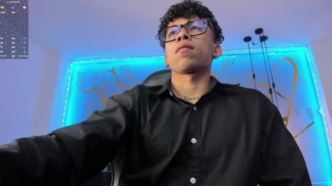 akazaboy online show from December 5, 2024, 3:59 am