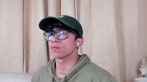 Snapshot of akazaboy chatting on March 2, 2026, 4:25 am akazaboy online show from March 2, 2026, 4:25 am