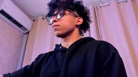 Snapshot of akazaboy chatting on March 19, 2026, 6:17 am akazaboy online show from March 19, 2026, 6:17 am