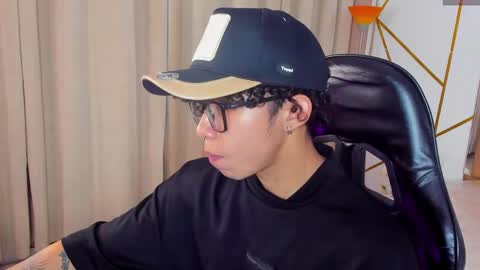 akazaboy online show from May 6, 2026, 5:46 am