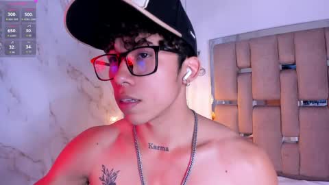 akazaboy online show from May 7, 2026, 5:46 am
