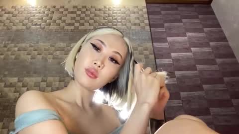 Akemi online show from November 8, 2025, 10:41 pm