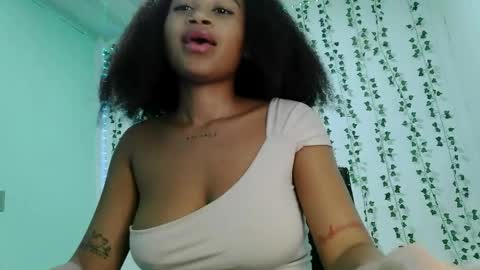 akemy_saunderz online show from May 26, 2026, 2:51 am