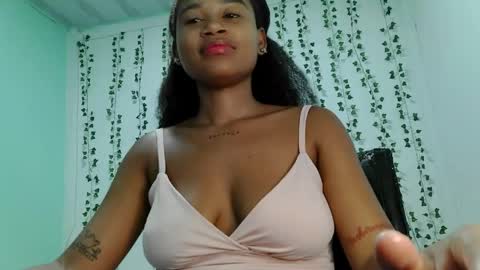 akemy_saunderz online show from May 27, 2026, 7:44 pm