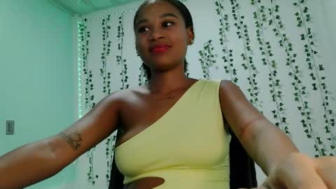 akemy_saunderz online show from May 30, 2026, 3:36 am