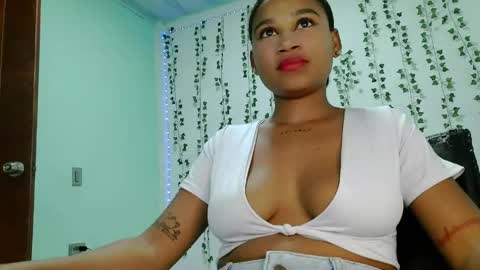akemy_saunderz online show from May 31, 2026, 2:31 am