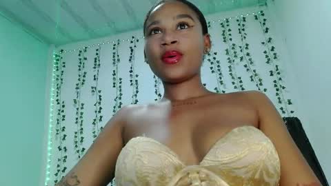 akemy_saunderz online show from June 1, 2026, 2:46 am