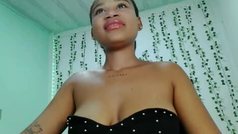 akemy_saunderz online show from June 2, 2026, 3:52 am