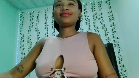 akemy_saunderz online show from June 6, 2026, 3:22 am