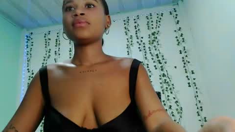 akemy_saunderz online show from June 11, 2026, 3:04 am