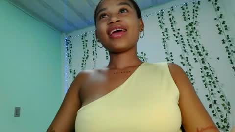 akemy_saunderz online show from June 12, 2026, 3:16 am