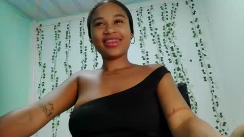 akemy_saunderz online show from June 13, 2026, 3:04 am