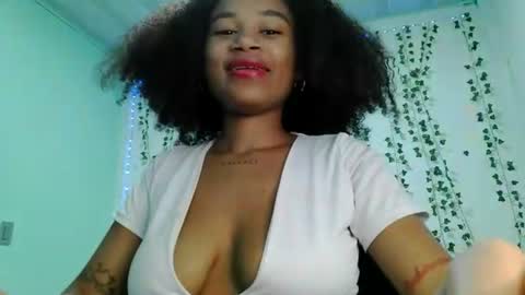 akemy_saunderz online show from June 16, 2026, 3:53 am