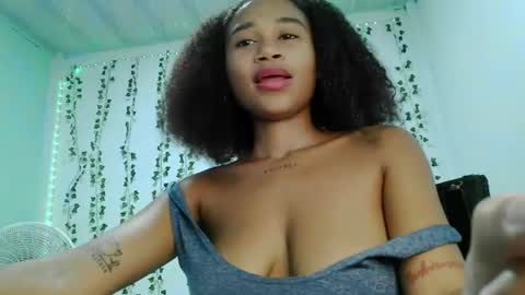 akemy_saunderz online show from June 16, 2026, 9:28 pm