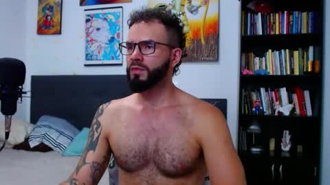 Snapshot of akiles_r chatting on November 17, 2025, 11:10 pm akiles online show from November 17, 2025, 11:10 pm