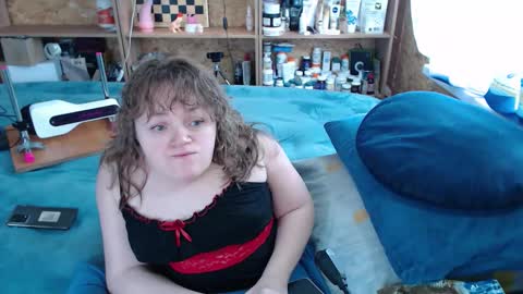 Snapshot of akindmodel chatting on October 8, 2025, 7:28 am Natalie online show from October 8, 2025, 7:28 am