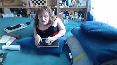 Snapshot of akindmodel chatting on October 19, 2025, 8:04 am Natalie online show from October 19, 2025, 8:04 am