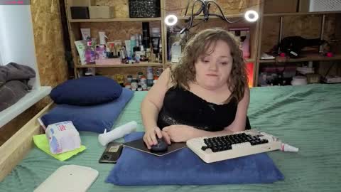 Natalie online show from December 22, 2025, 6:21 am