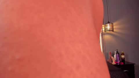 Snapshot of alahia_betancur chatting on October 9, 2025, 3:43 pm Alahia  online show from October 9, 2025, 3:43 pm