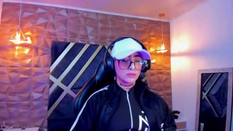 Snapshot of alahia_dangelo_ chatting on October 3, 2025, 11:40 am ALAHIA online show from October 3, 2025, 11:40 am