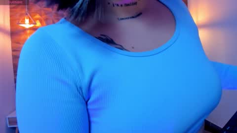 Snapshot of alahia_dangelo_ chatting on October 9, 2025, 11:19 am ALAHIA online show from October 9, 2025, 11:19 am