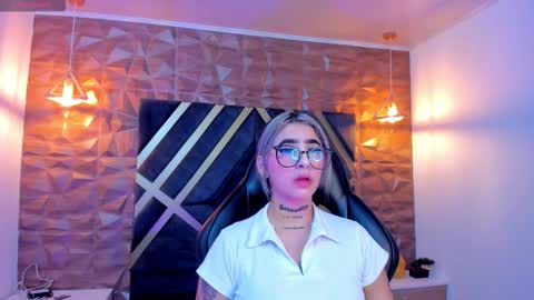 Snapshot of alahia_dangelo_ chatting on October 11, 2025, 11:20 am ALAHIA online show from October 11, 2025, 11:20 am