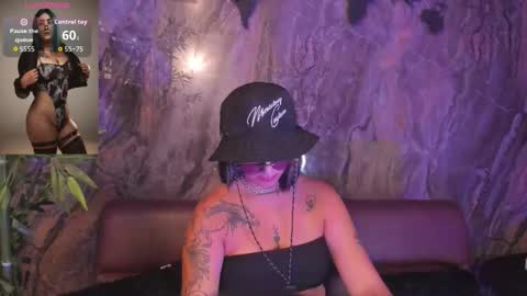 Snapshot of alahia_dangelo_ chatting on October 21, 2025, 5:46 pm ALAHIA online show from October 21, 2025, 5:46 pm