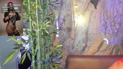 Snapshot of alahia_dangelo_ chatting on October 29, 2025, 5:25 pm ALAHIA online show from October 29, 2025, 5:25 pm