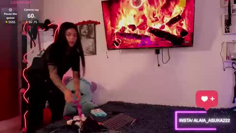 Snapshot of alaia_asuka chatting on October 4, 2025, 12:52 am Alaia online show from October 4, 2025, 12:52 am