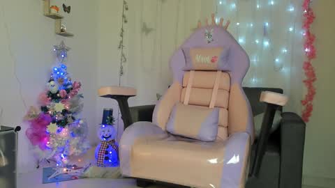 Alaia online show from December 13, 2024, 10:02 pm