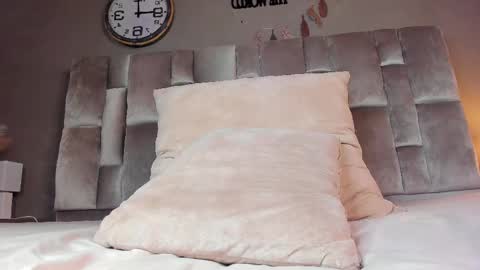 Snapshot of alaiarogers chatting on March 12, 2025, 2:45 pm  Alaia  online show from March 12, 2025, 2:45 pm