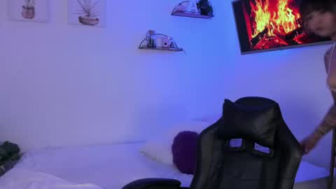   online show from April 30, 2026, 10:43 am